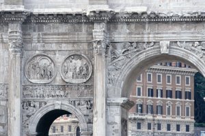 Detail vom Konstantinsbogen, erbaut im Jahr 315 n. Chr. (Foto)