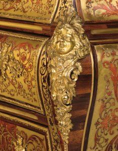 Detail einer Regence Boulle Marketerie-Kommode en tombeau, 18. - 19. Jahrhundert von Unbekannt