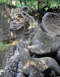 Drache greift Löwen an (Detail), Skulptur aus den Gärten des Parco dei Mostri (Monsterpark), angelegt zwischen 1550-63 vom Herzog von Orsini, nach Entwürfen von Giacomo Barozzi da Vignola (1507-73) von Unbekannt