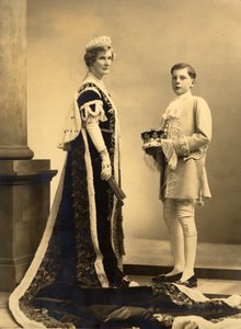 Herzogin Evelyn und Michael Baillie bei der Krönung von George VI, von Speight Ltd von William M. Timlin
