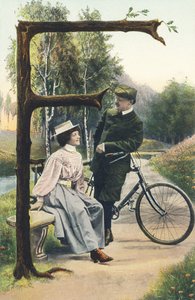 F: Ein Mann in Radfahrerkleidung lehnt an seinem Fahrrad und unterhält sich mit einer Frau, die auf einer Bank sitzt. Ländliche Umgebung - Alphabet Figuren Ref Th. E., L. Theochrom - Serie 994. Theodor Eisman, Verleger, Leipzig von Unbekannt