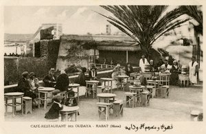 Franzosen und Marokkaner im Oudaya Café, Rabat von Unbekannter Künstler