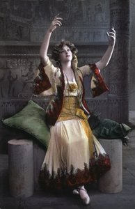 Gabrielle Ray singt in: Die lustige Witwe, ca. 1910 von Unbekannter Künstler