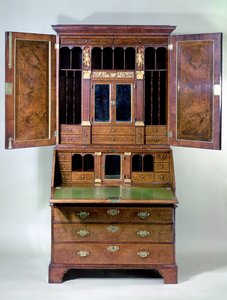 George I Walnuss-Schreibtisch-Bücherregal, frühes 18. Jahrhundert