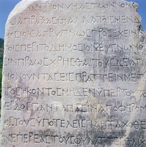 Hellenistische Inschriftstein, gefunden in Ephesus