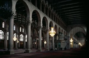 Innenraum der Gebetshalle, ca. 705-715 n. Chr. (Foto) von Unbekannt