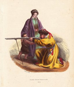 Kasan-Tatar-Familie (Tatarstan, Russland) - Tatarische Familie aus Kasan, der Mann mit Pelzmütze und pelzgefüttertem Mantel, der ein Gewehr abfeuert, mit Frau im langen Mantel und Kind im Pelz - Handkolorierter Holzschnitt von Mercier aus „Customs, Uses et von Unbekannter Künstler