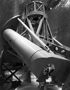 Los Angeles, Kalifornien: 1949 Teil des Inneren des Mt. Palomar Observatoriums. (s/w Foto) von Unbekannt