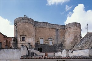 Blickwinkel auf eine Burg, San Nicandro Garganico, Gargano Nationalpark, Apulien, Italien