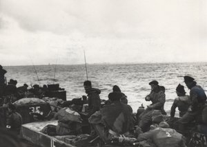 Marines des 41. (RM) Kommandos an Bord der LCT (Landing Craft Tank) 532, Annäherung an Westkapelle während der Landungen in Walcheren, Niederlande von Unbekannt
