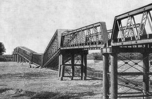 Nagara Gawa Eisenbahnbrücke nach dem Erdbeben in Japan am 23. Oktober