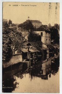Normandie, Calvados (14), Lisieux: Häuser am Ufer der Touques - Postkarte datiert 1934