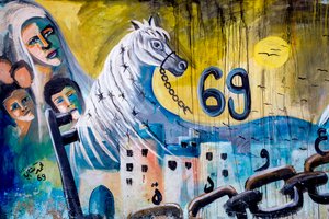 Palästinensische Wandkunst an einer Wand in Jenin, Westjordanland, Palästina, palästinensische Familie kehrt nach Hause zurück, 2018 (Foto)