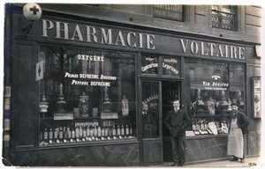 Apotheke in Paris von Unbekannter Künstler