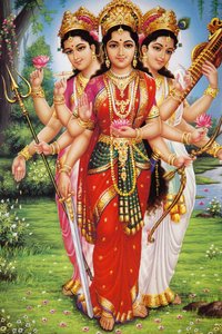 Bild der hinduistischen Göttinnen Parvati, Lakshmi & Saraswati, Indien