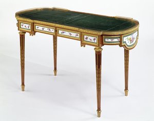 Porzellanmontierter Schreibtisch, datiert 1778, für die russische Kaiserin Maria Feodorovna von Martin Carlin von Unbekannt