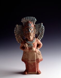 Präkolumbische Kunst, Maya-Zivilisation, Spätklassische Periode: Anthropomorphe Tonstatuette, die eine stehende Figur darstellt, dient als Musikinstrument. Aus Nebaj, Quiche, Guatemala. Dim. 21x11 cm Guatemala, Museo Nazionale di Archeologia e Etnologia