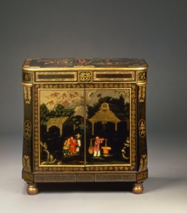 Regency Tole Peinte schwarz lackierter Seitenschrank, zeigt bemalte Türen mit Figuren von Kaufleuten in einer Landschaft, selten, ca. 1815