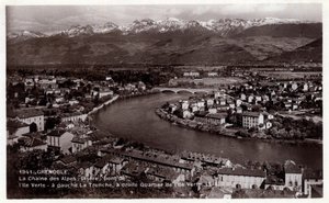 Rhone Alpes, Isere (38), Grenoble: die Kette der Alpen, die Isere, die Brücke der Ile Verte, links La Tronche, rechts das Viertel Ile Verte - Postkarte von 1930-1939 von William M. Timlin