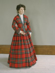 Royal Stewart Tartan Wollkleid mit gerafftem Seidenbesatz, ca. 1845-50