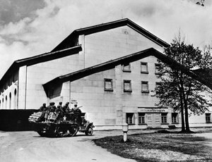 Zweiter Weltkrieg (1939-1945): Oberammergau (Deutschland) 29. April von Unbekannt