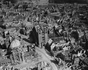 Zweiter Weltkrieg (1939-1945): Würzburg (Deutschland) 11. April von Unbekannt