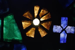 Buntglasfenster in der Kirche Notre-Dame de Consolation, Hyères, Frankreich von Unbekannt