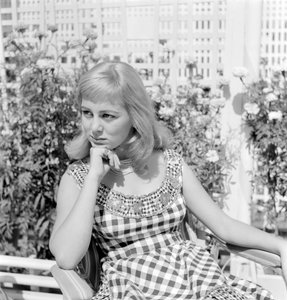 Die Schauspielerin Alessandra Panaro in Venedig Lido - 1957 von Unbekannt