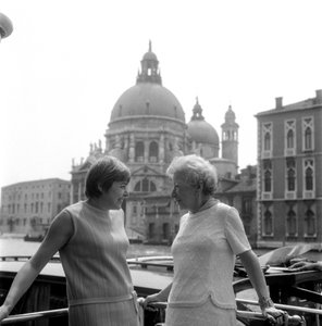 Die Literaturkritikerin Fernanda Pivano mit Mary Hemingway in Venedig - 1966