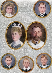 Die britische Königsfamilie im Jahr 1910. Von oben links, Prinzessin Mary, Prinzessin Royal und Gräfin von Harewood, 1897–1965. Der Prinz von Wales, später Edward VIII von Unbekannter Künstler