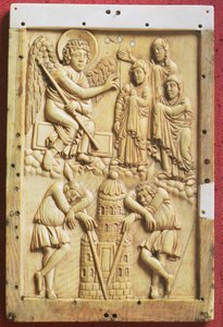 Die drei Marien am Grab, geschnitzte Tafel, Schule des Palastes von Karl dem Großen, französisch von Unbekannt