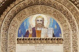 Tympanon der Basilika Santa Maria della Coltura, Parabita, Apulien, Italien von Unbekannt