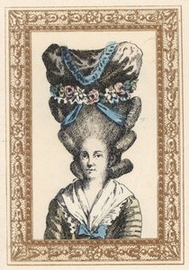 Frau mit Gabrielle Vergy Haube, gebunden mit Bändern und Blumengirlanden. Hut à la Gabrielle Vergy, inspiriert von Dormont De Belloyds Tragödie von 1777