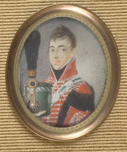 Österreichischer Offizier mit Mütze und Federbusch in der Hand