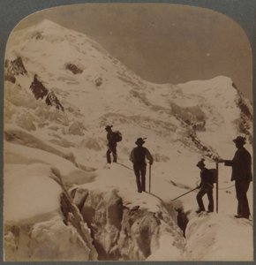 Aufstieg des Mont Blanc - Überquerung des Bossons-Gletschers - Grands Mulets in der Ferne, Alpen, 1901 von Underwood and Underwood