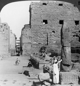 Allee der heiligen Bilder nach der Ausgrabung, Karnak, Theben, Ägypten, um 1900 von Underwood and Underwood