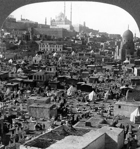 Zitadelle und Mohammed-Ali-Moschee jenseits des Bab-el-Wezir-Friedhofs, Kairo, Ägypten, 1905 von Underwood and Underwood
