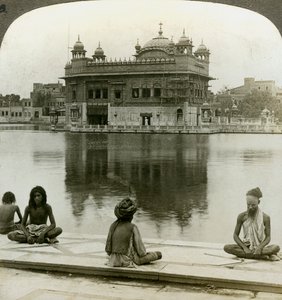 Fakire in Amritsar, Blick nach Süden über den Heiligen Teich zum Goldenen Tempel, Indien, um 1900