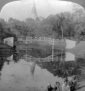 Festungsgärten und die Shwedagon-Pagode, Rangun, Birma, ca. 1900er von Underwood and Underwood