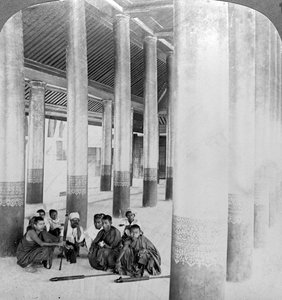 Im Audienzsaal, Mandalay-Palast, Burma, um 1900er von Underwood and Underwood