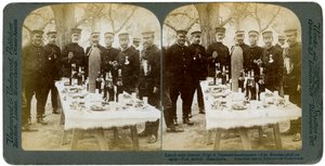 Mittagessen mit General Nogi im japanischen Hauptquartier, Port Arthur, Mandschurei, 1904 von Underwood and Underwood