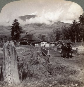 Berg Asama Asamayama, Japans größter aktiver Vulkan, nordwestlich von Katsukake, 1904 von Underwood and Underwood