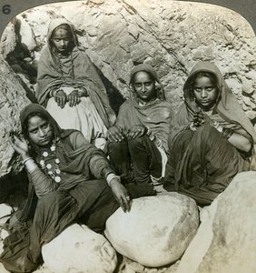 Einheimische Bhujji-Mädchen, Fluss Sutlej, Himalaya, Indien, ca. 1900er von Underwood and Underwood