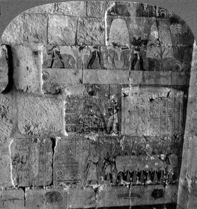 Königin Makeres Expedition nach Ostafrika - Reliefs geschnitzt in Der-el-Bahri, Theben, Ägypten, 1905 von Underwood and Underwood