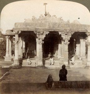 Prächtige Marmortempel in Dilwarra, auf Abu, dem heiligen Berg der Jains, Indien, 1903 von Underwood and Underwood