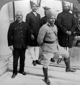 Der Maharadscha von Gwalior zu Hause, Madhya Pradesh, Indien, um 1900er von Underwood and Underwood