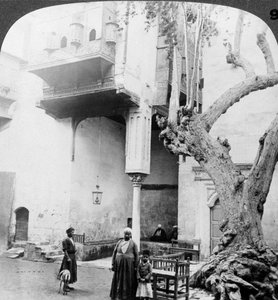 Die Haremfenster im Hof eines wohlhabenden Hauses in Kairo, Ägypten, 1905