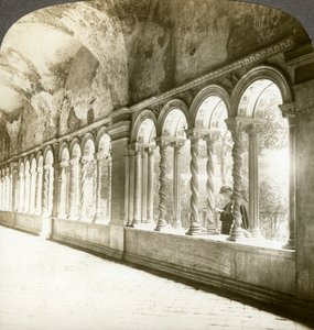 Gedrehte Säulen im Kreuzgang, Basilika St. Paul vor den Mauern, Rom, Italien