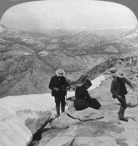 Blick vom Clouds Rest über den Tenaya-See zum fernen Matterhorn, Kalifornien, USA, 1902