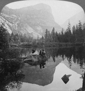 Ansicht des Mirror Lake, Blick auf den Mount Watkins, Yosemite, Kalifornien, USA, 1902 von Underwood and Underwood